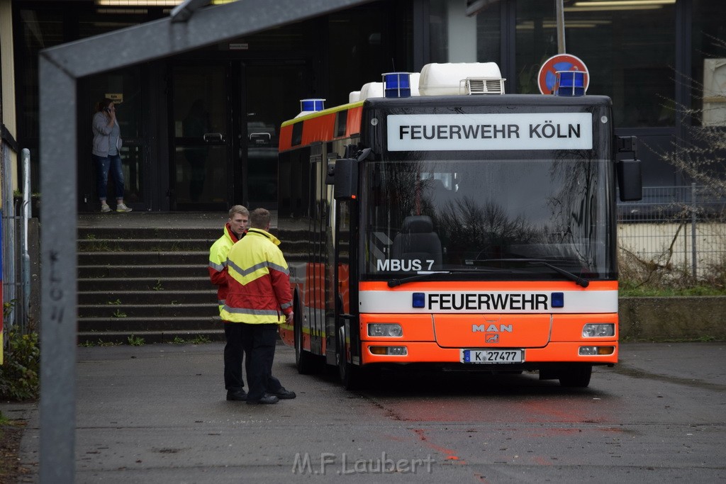 Einsatz BF Koeln Schule Burgwiesenstr Koeln Holweide P023.JPG - Miklos Laubert